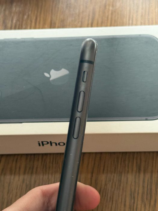 iphone 11 128 ГБ + чехлы в подарок