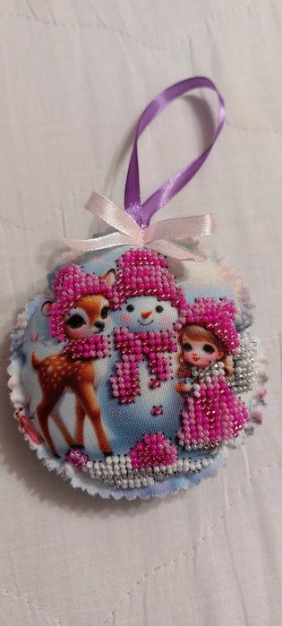 Новорічні іграшки на ялинку