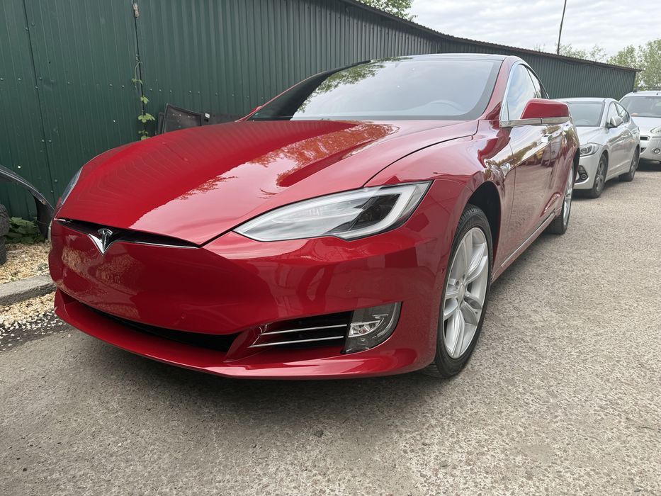 Тесла модел S 100D