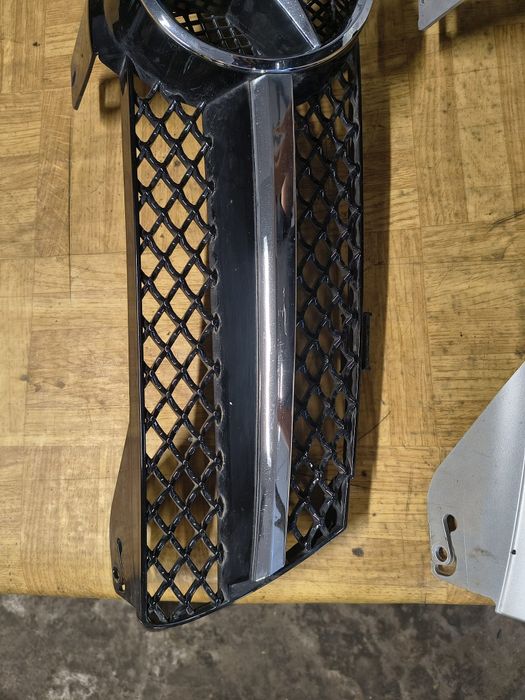 Grill przód Mercedes Benz CLS w219 Atrapa Zderzak Przedlift Wysyłka