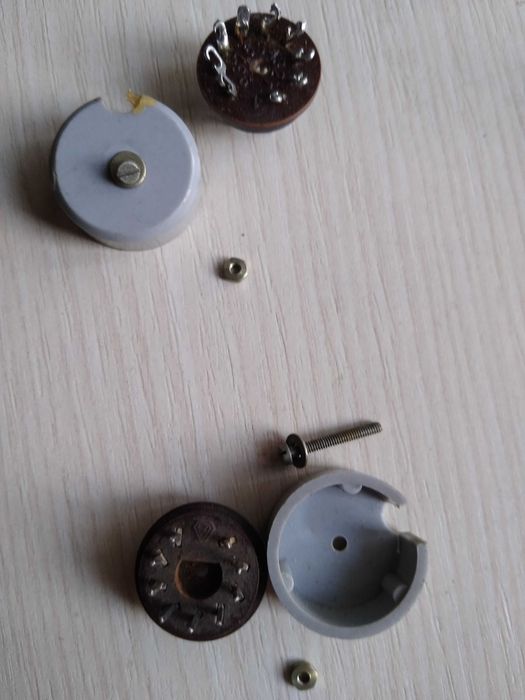 Cokoły do lamp elektronowych 9 nóżek,nowal.