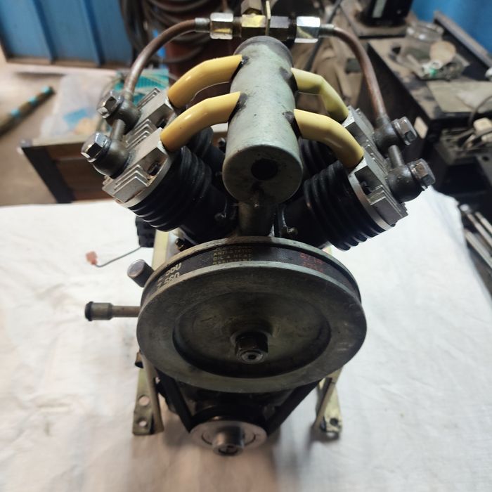 Компресор чотирьох ціліндровий.