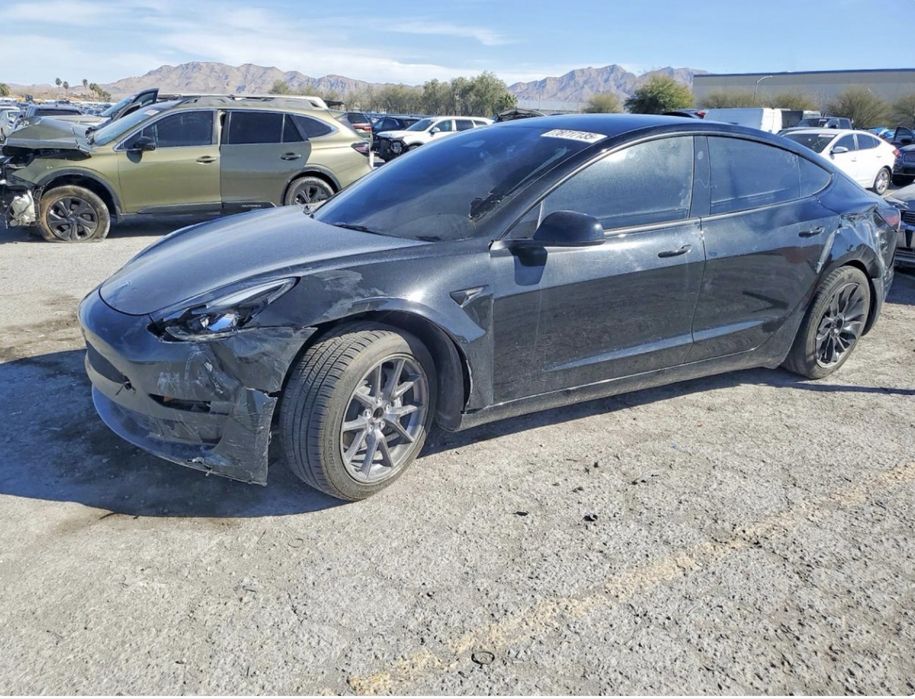 Tesla model 3 2023 рік LFP