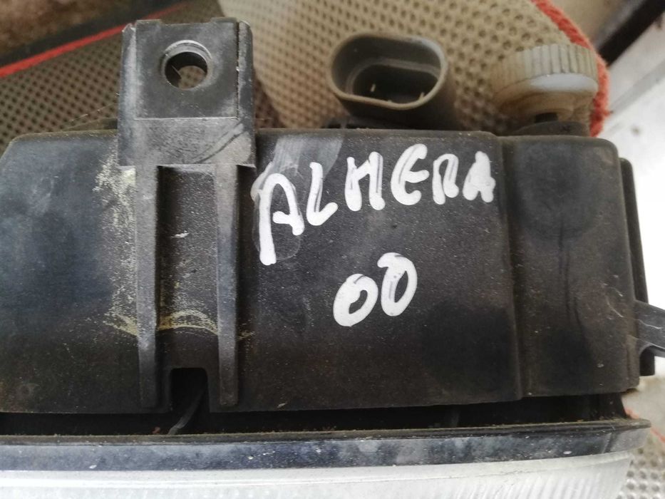 Farois De um NISSAN Almera