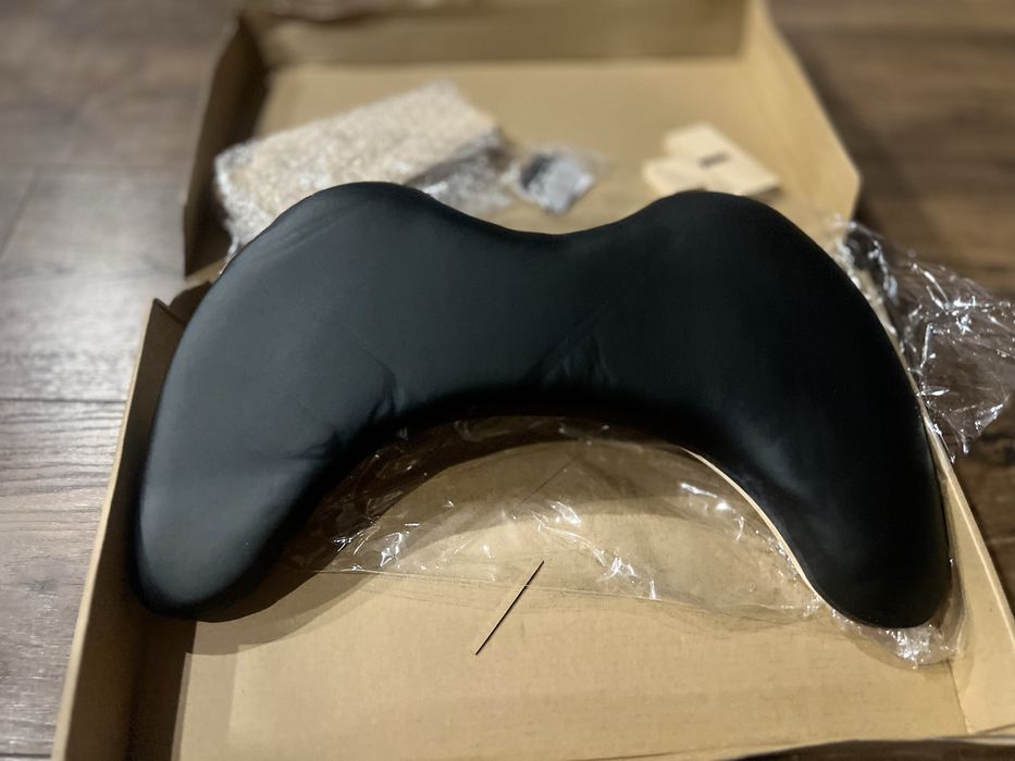 Poduszka pod dłoń do manicure na nóżkach poczarna