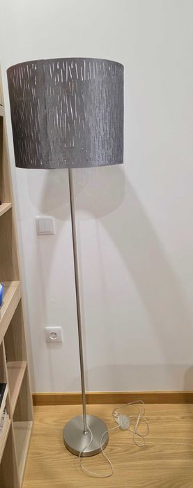 Candeeiro de pé alto