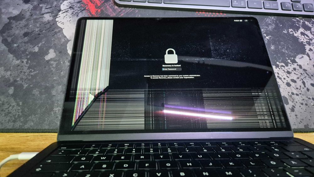 MacBook Air 13" M3 2024/2025 A3113 – uszkodzony ekran, blokada Recovery – na części / do naprawy