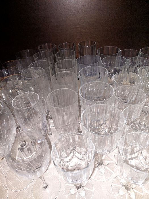 3 conjuntos diferentes de copos de cristal
