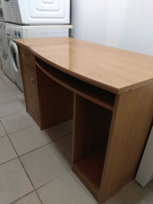 Стол письменный для дома или офиса 120*55 см. БУ