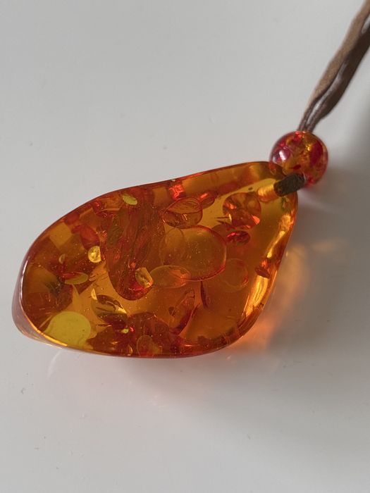 Wisior imitacja bursztynu