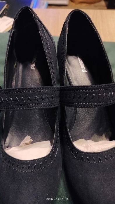 Eleganckie botki na słupku rozmiar 41