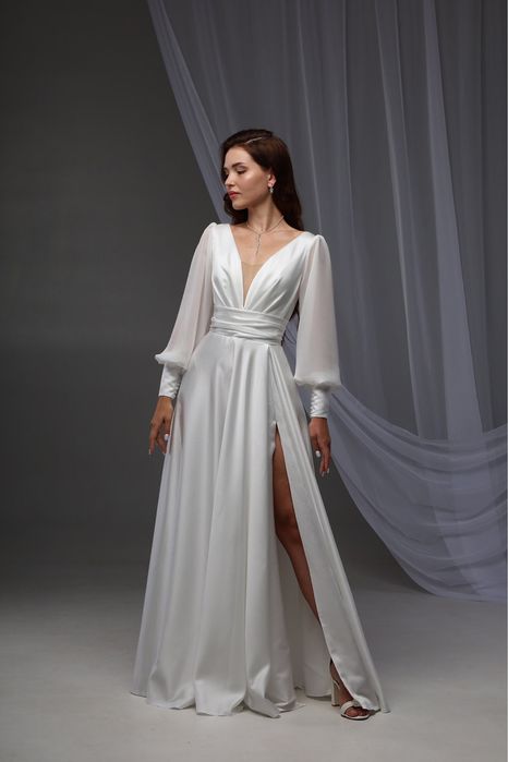 Атласна весільна сукня Айріс кольору айворі