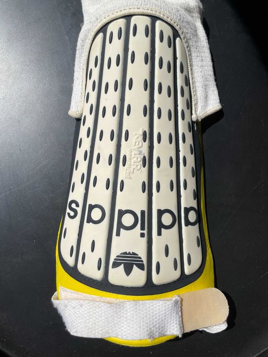 Caneleiras ADIDAS Futebol profissional - ampla protecção