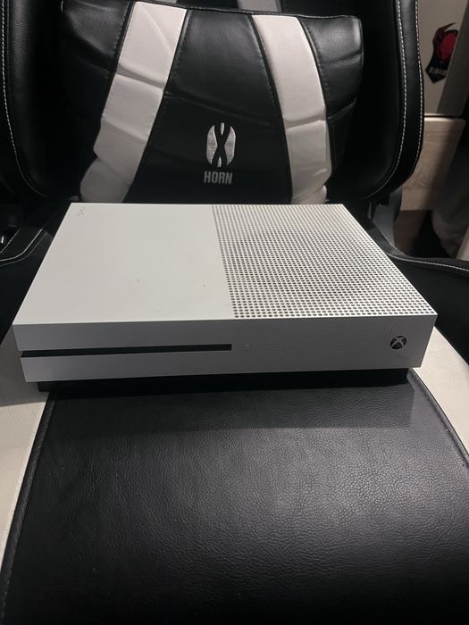 Xbox one S z grami