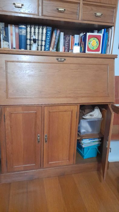 Escrevaninha com otima arrumação