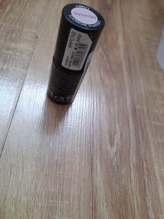 Lakiery hybrydowe palu Neonail