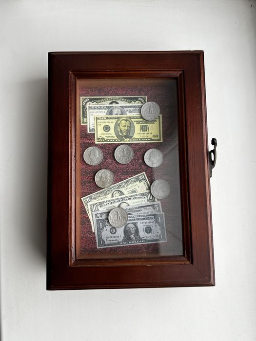 Стильна ключниця на 6 зачіпок – практично та красиво! Нова.