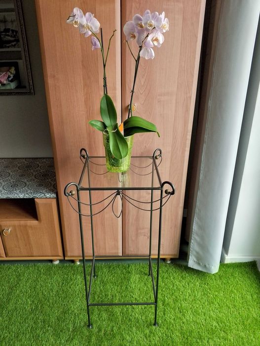 stolik metalowy z szybą -konsola-kwietnik