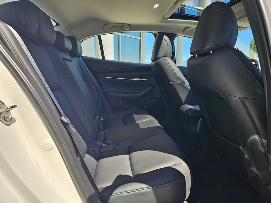 Mazda 3 Preferred      2025