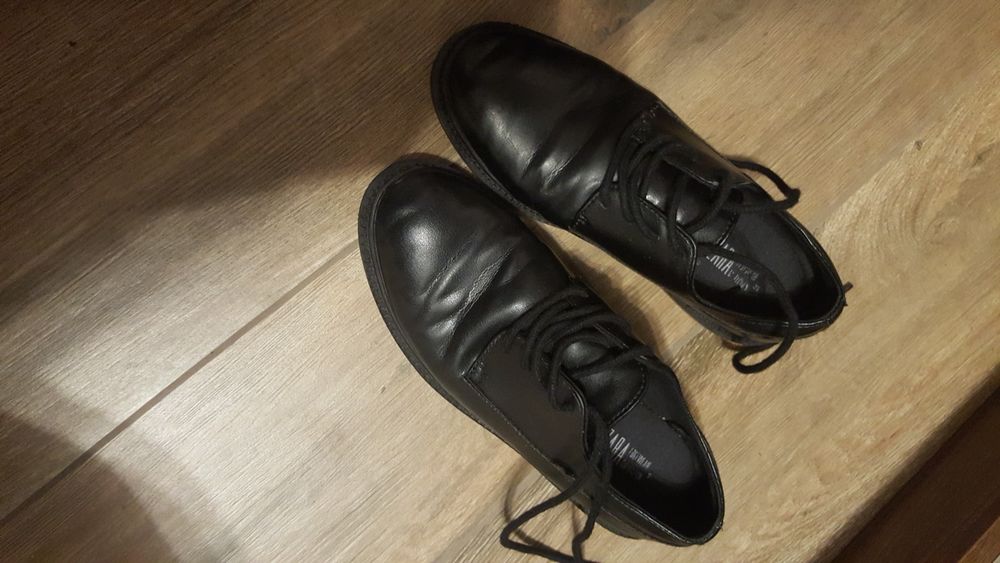 Eleganckie czarne buty r.33