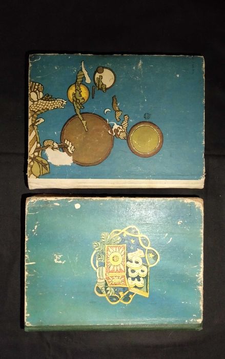 Книга - календарь детская. Двенадцать месяцев. 1983 год и 1991 год.