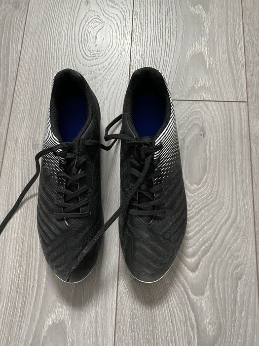 Chuteiras de futebol para relva