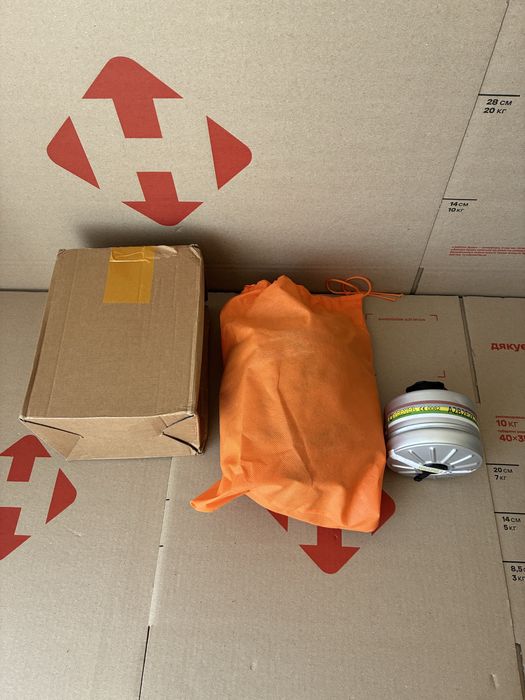 Противогаз-маска и специальный фильт от радиации и отравляющих веществ