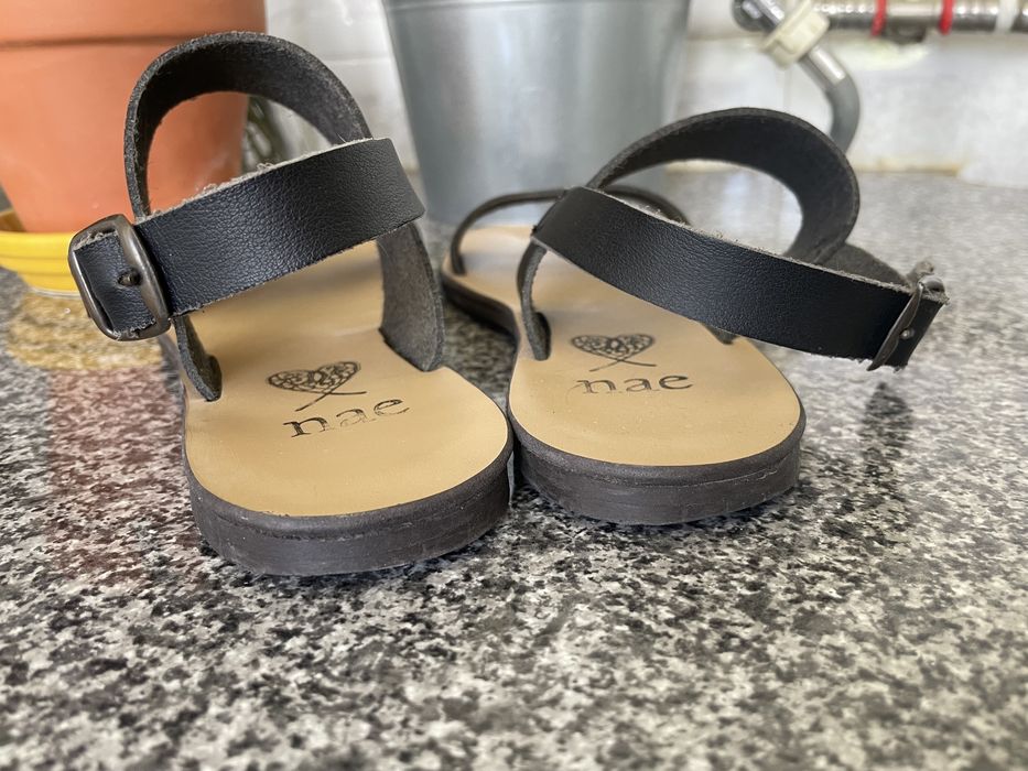 Sandalias rasas pretas NAE OXIA 36