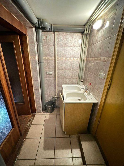 Продається нежитлове приміщення по вул.Дрогобицькій  2 пов.3-пов.буд.