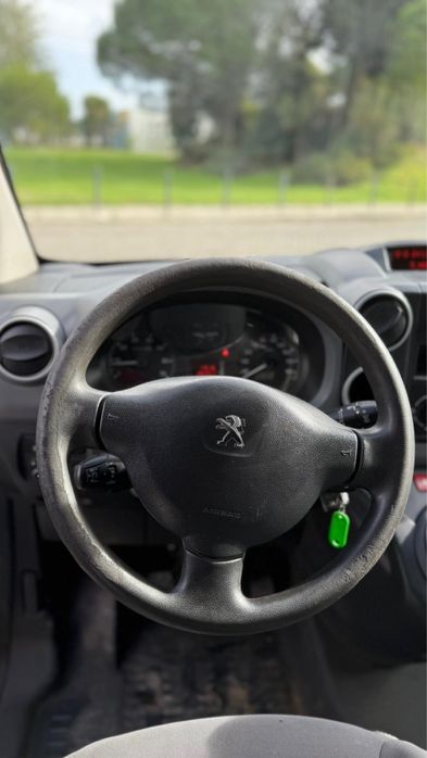 Peugeot Partner 1.6 diesel - Longa - Reservado