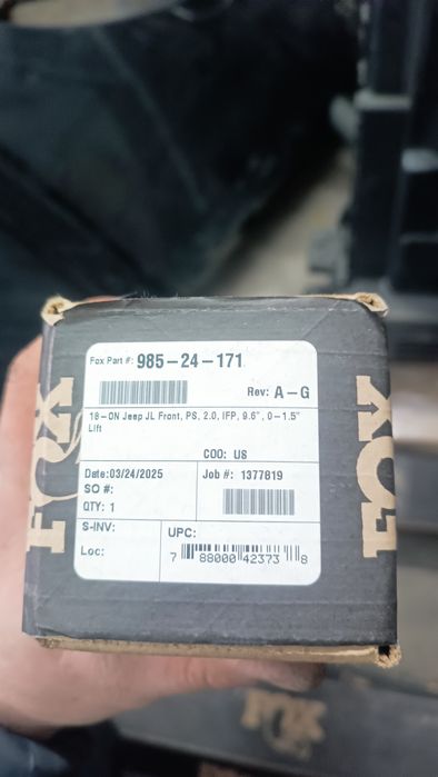 Амортизатори FOX 2.0 на Jeep Wrangler Rubicon JL комплект