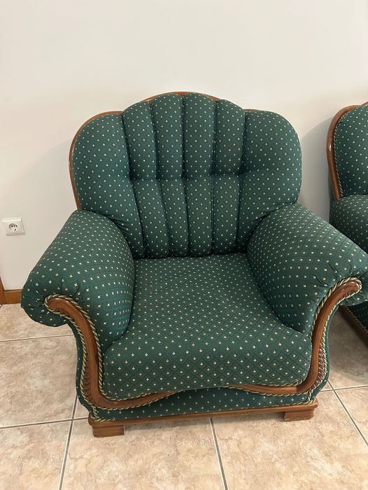 Sofás - 2 individuais e 1 sofá cama com 3 lugares