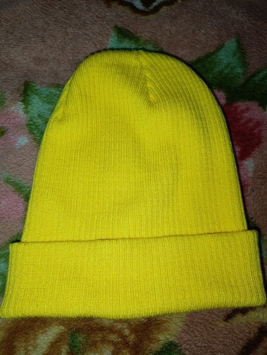 Нова шапка для підлітка