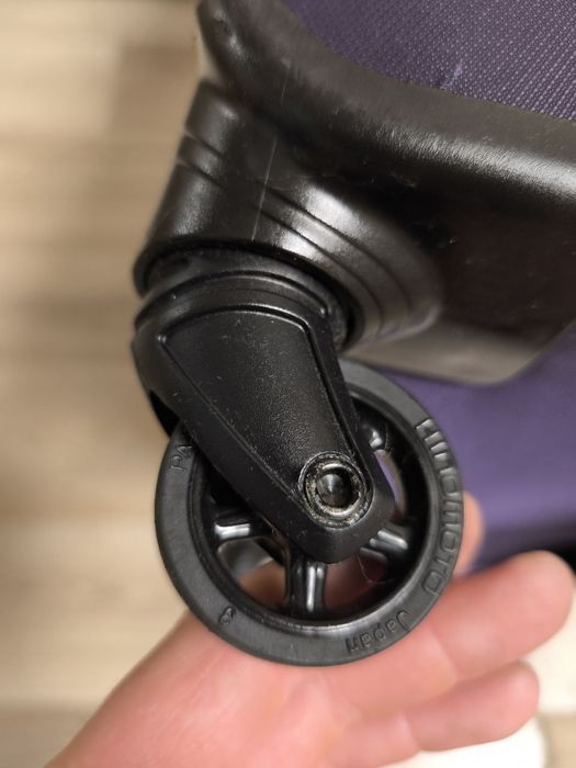 Чемодан дорожный на колесах средний,Валіза на колесах середня