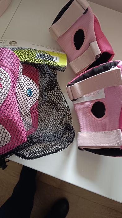 Capacete e proteção joelhos e cotovelos