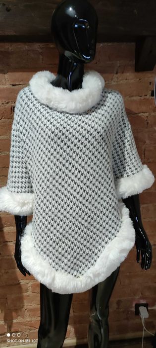 Ponczo Włoskiej marki ROBERTA BIAGI