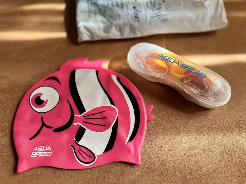 Шапочка та окуляри для плавання на 4 роки