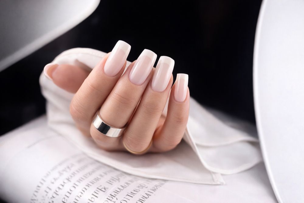 Przedlużanie paznokci, manicure hybrydowy, stylizacja rzes