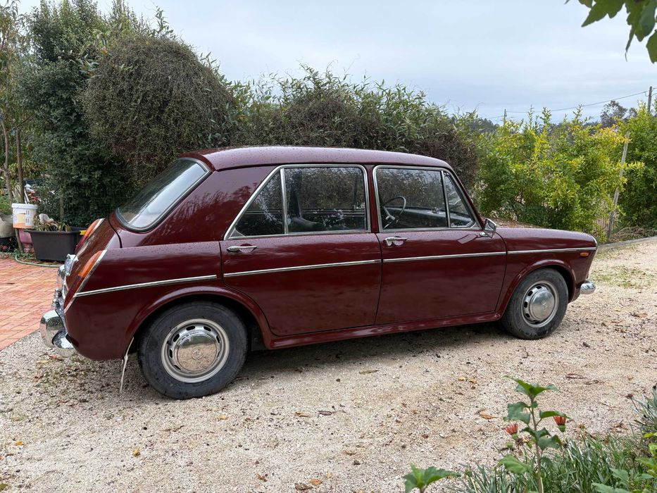 Carro clássico restaurado para venda
