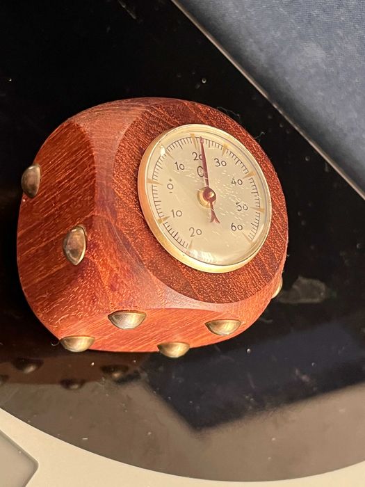 Подарок Набор карты игральные 2 шт + 5 кубиков в пенале Дерево Зарики