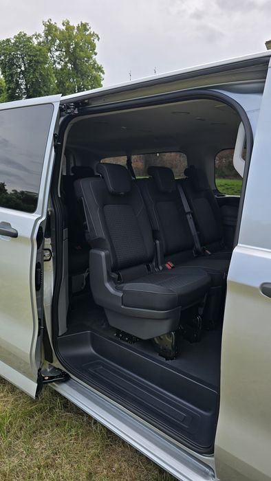 Wynajem busa osobowego-wypożyczalnia busów Fordy Custom 8-9 os