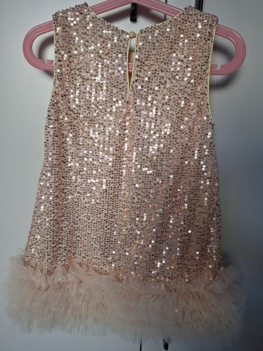 Шикарне платтячко на дівчинку на 3-4 рочки