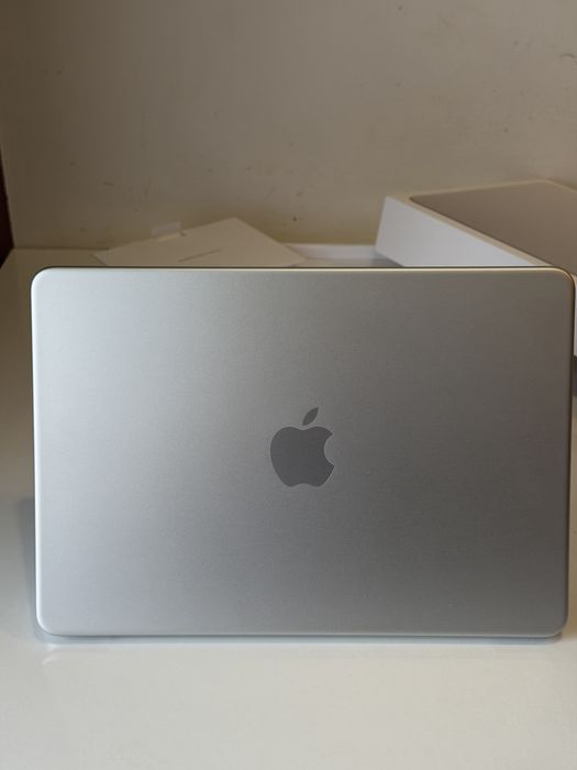 Apple MacBook Neo 512GB (Silver) | Garantia até Maio | Na Caixa completo (Como novo)