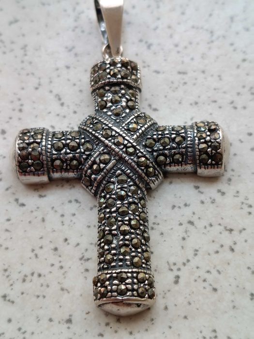 Srebrna zawieszka z markazytami S925 Wisiorek Krzyż Krzyżyk