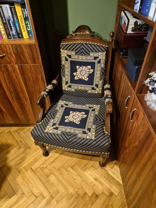Fotel eklektyczny zdobiony w bdb stanie