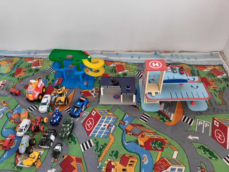 2 garaże samochodowe, 1 z windą, 1 z podjazdem,