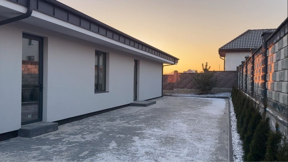 р Новобудова американка з панорамними вікнами