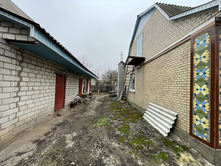 Продам великий житловий будинок