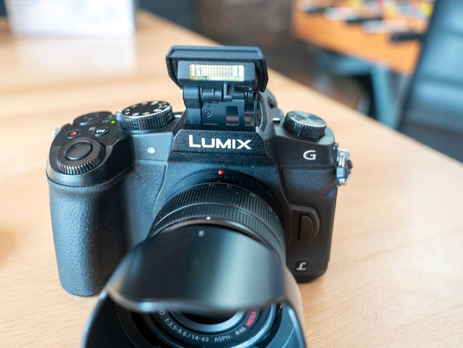 Lumix G80, obiektyw 14-42mm F3.5-5.6, 3 baterie - stan bardzo dobry