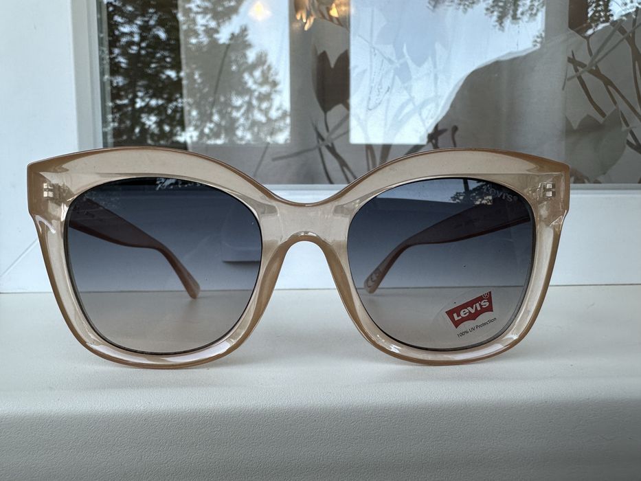Жіночі та чоловічі сонцезахисні окуляри guess, Tommy Hilfiger, Levi’s